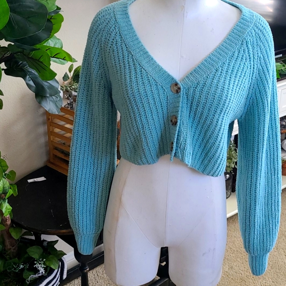 Tillys cropped soft cardi